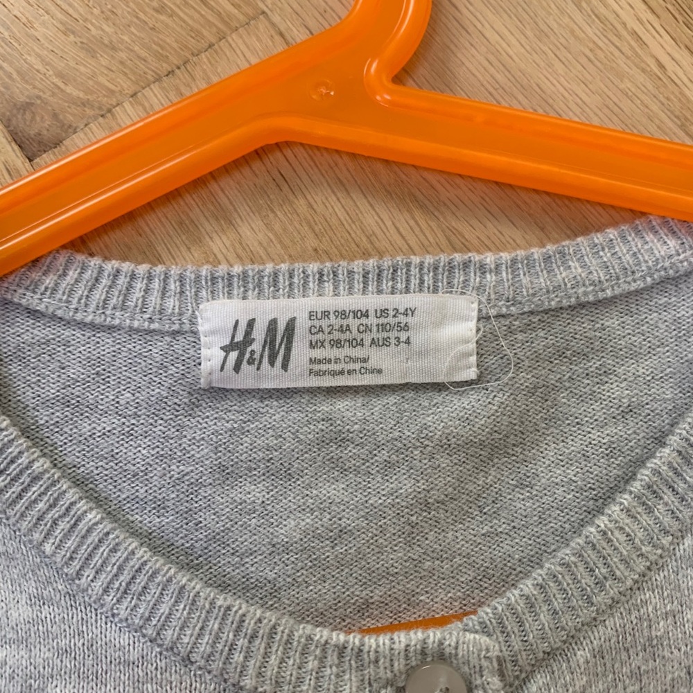 Cardigan size 2-4 - Picture 2 of 3